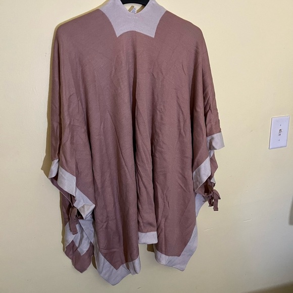 Elegant Two-Tone Women's Cardigan - Picture 2 of 4